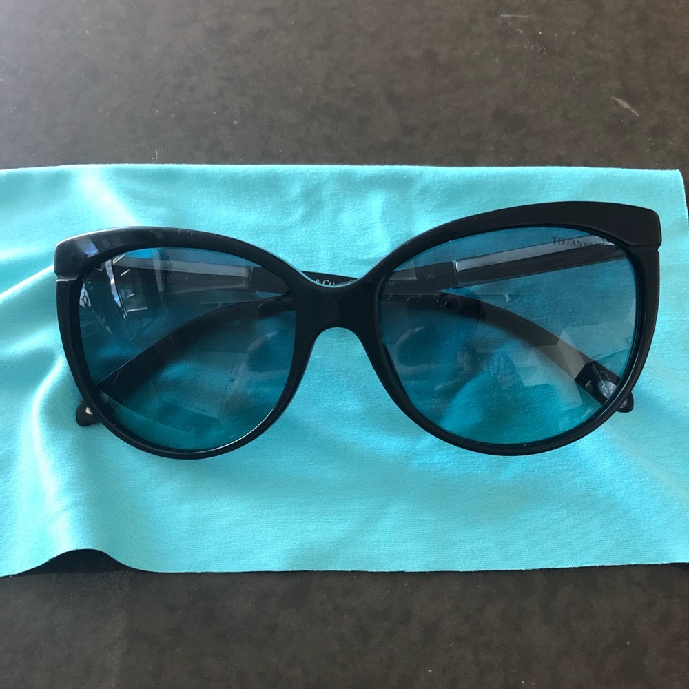 Tiffany & Co Atlas collection- cat eye shades 😎